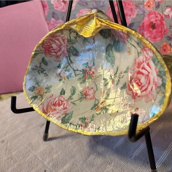 DECOUPAGE CLAM SHELL DECOUPAGE FLOWERS TRINKET DISH - Picture 3 of 11